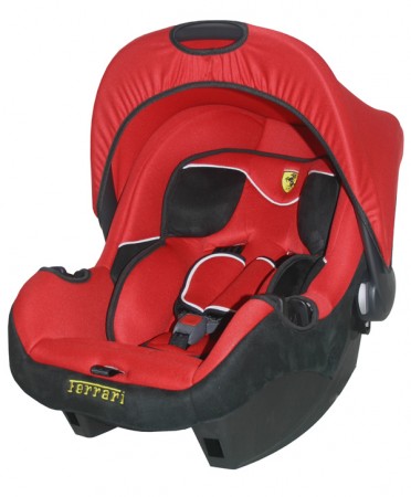 Kids im Sitz Scaun auto BeOne SP Ferrari