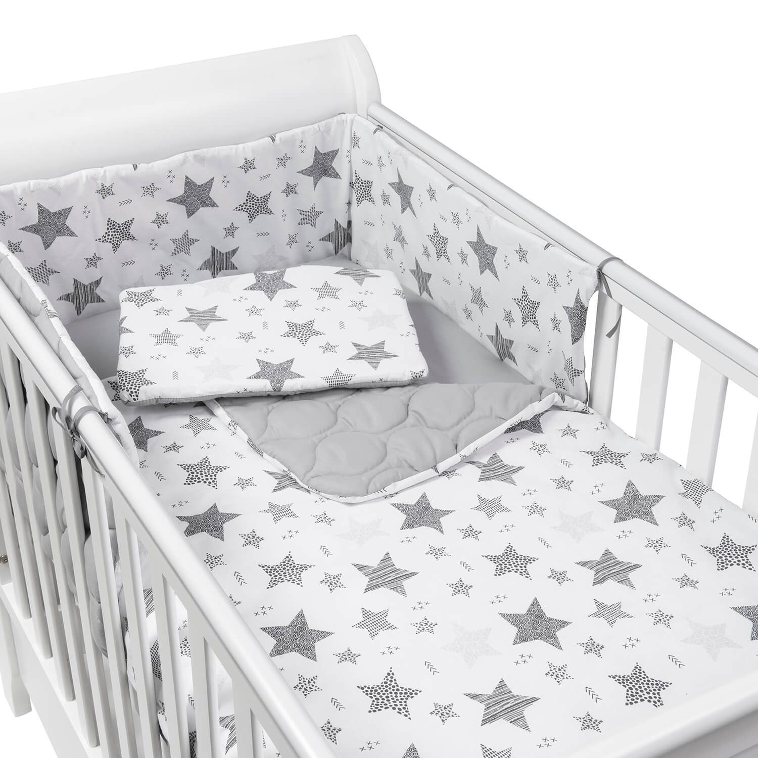 Set lenjerie matlasata 4 piese Kidizi Magic Stars Grey, include perna, plapumioara, aparatoare si cearceaf