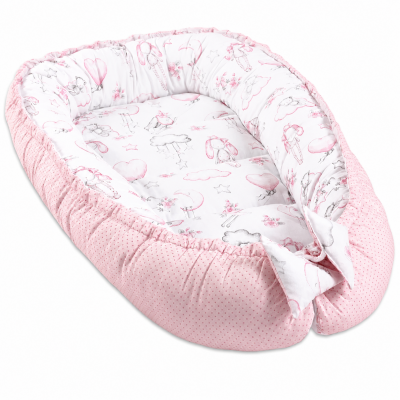 Set bebe nou-nascut 5 piese Kidizi - Babynest Cocoon 90x50 cm, prosop cu gluga 90x90 cm, paturica din muselina, 2 aleze impermeabile si centura anticolici - Fairy Clouds