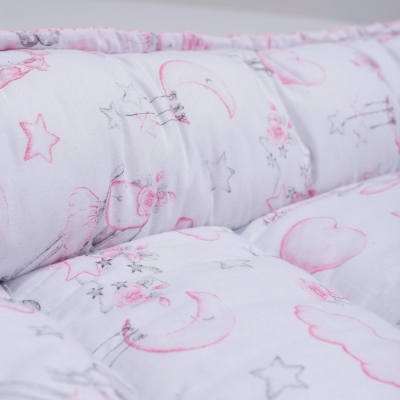 Set bebe nou-nascut 5 piese Kidizi - Babynest Cocoon 90x50 cm, prosop cu gluga 90x90 cm, paturica din muselina, 2 aleze impermeabile si centura anticolici - Fairy Clouds
