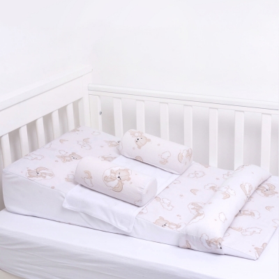 Perna antireflux pentru bebe 4 in 1 Kidizi Sleepy Bear – pozitionare inclinata pentru reflux, colici si confort dupa masa