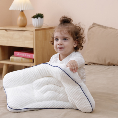 Perna ergonomica copii 3-10 ani Kidizi ErgoAir, respirabila si antibacteriana, cu doua fete si husa Safari Bej detasabila, ajuta la gestionarea caldurii in zona capului