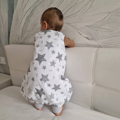 Sac de dormit cu picioare pentru copii 6-18 luni Kidizi Magic Stars Grey 1 tog, mansete transformabile in soseta