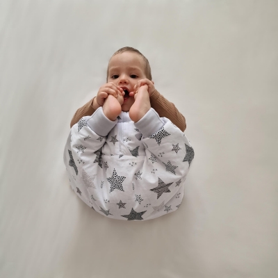 Sac de dormit cu picioare pentru copii 6-18 luni Kidizi Magic Stars Grey 1 tog, mansete transformabile in soseta