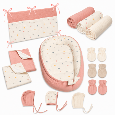 Set bebe nou-nascut 6 piese cu Baby Nest din muselina 90x50 cm, 3 paturici din muselina, 2 aleze reutilizabile impermeabile, organizator patut, 3 caciulite si 3 perechi manusi anti-zgarieturi Kidizi - Color Hearts