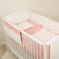 Lenjerie patut bebe 120x60 cm Kidizi Color Hearts din muselina dubla 6 piese – set complet cu aparatoare, cearsaf elastic, perna, paturica si organizator