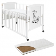 Patut din lemn masiv 120x60 cm Bria alb cu laterala culisanta si roti, saltea cocos LUX 120x60x9 cm inclusa, reglabil pe 3 nivele, certificat EN71