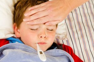 3 metode prin care poti sa scazi febra la copii fara medicamente