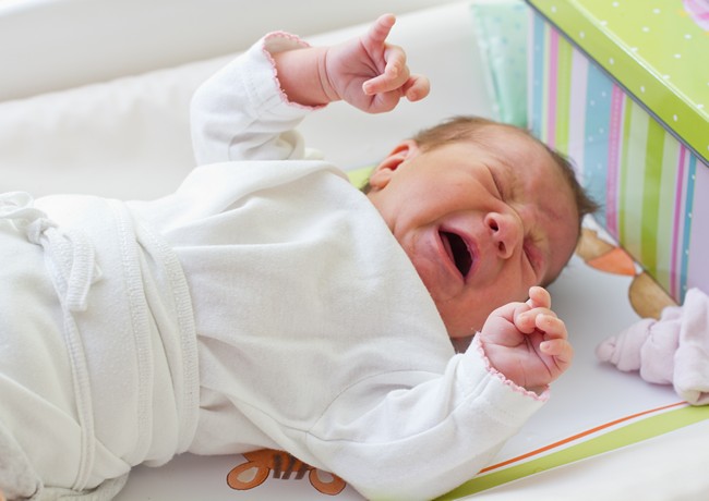 Cum imi pot ajuta bebelusul care sufera de colici