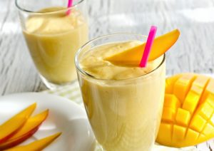 Smoothie cu clementine, persica si mango