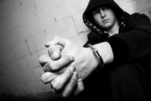 Semne ca adolescentul are un anturaj nepotrivit