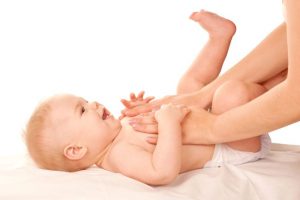 6 pasi in efectuarea masajului la bebelusi