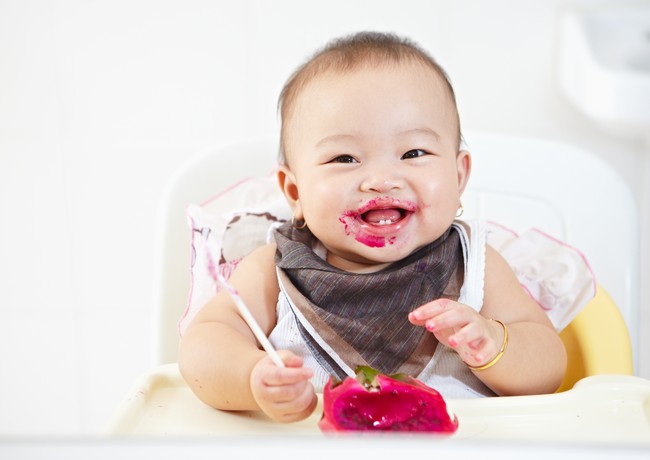 Cand ar trebui inceputa diversificarea alimentatiei la bebelusi