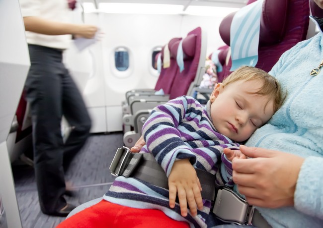 8 Trucuri Pentru Calatoriile Cu Avionul Alaturi De Bebe Bebebliss Ro 8 Trucuri Pentru Calatoriile Cu Avionul Alaturi De Bebe Bebebliss Ro