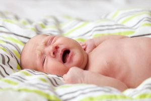 Cum trebuie sa procedez daca bebelusul are colici