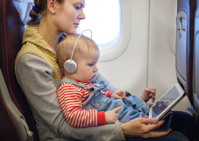 Zborul cu avionul impreuna cu bebe - cele mai frecvente intrebari